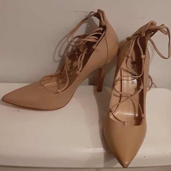 Women Shoes - Picture 1 of 1